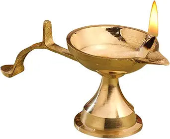 Hastha Kalalu | Brass Aarti Diya with Handle for Pooja | Decoration Tea Light Holder Brass Jyothi Diya/ Oil Lamp Handheld Puja Lamp Kutthu Vilakku for Home and Temple, Golden (2 Inches)