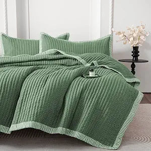 BOV Green Quilt Set Twin Size, Striped Quilt Set Lightweight Microfiber Bedspread Coverlet, Reversible Farmhouse Bedding with Pillow Sham, All Season Lightweight Summer Comforter, 68x86 Inch