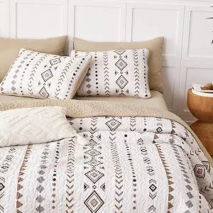 Wake In Cloud - Western Quilt Set, Boho Southwestern Aztec Rustic Farmhouse Geometric Pattern, Reversible Lightweight Bedspread Coverlet, 3 Pieces, Taupe Brown, Queen/Full Size