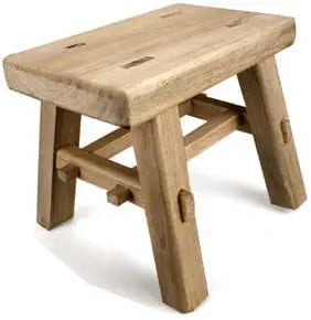The solid wood footstool uses a mortise and tenon structure, making it a living room shoe bench. It is simple, convenient, and comfortable, and also suitable for camping. It is sturdy and durable