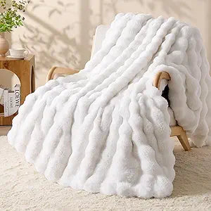 BEDELITE Faux Fur White Throw Blanket, Soft Cozy Plush Bubble Blanket for Couch Sofa Bedroom Living Room Decor - 870GSM Thick Warm Fuzzy Fluffy Faux Rabbit Fur Blanket for Women Gift, 50x60 Inches