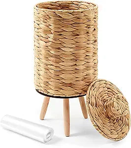 Ctosree 2 Gallons Wicker Trash Can with Lid, Small Bathroom Wicker Waste Basket with Wooden Legs, 50 Garbage Bags, Decorative Boho Woven Braided Rattan Trash Can for Bedroom Bedroom Laundry Kitchen