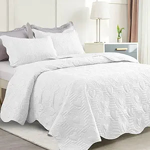 Auemtyn Full/Queen Size Quilt Set 3 Pieces, Soft Lightweight Summer Bedspread, Reversible Microfiber Bed Coverlet for All Seasons, White, Heart Pattern (1 Quilt, 2 Pillow Shams)