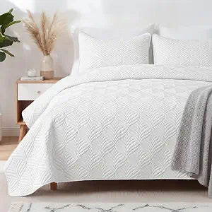 Whale Flotilla Extra Soft King Quilt Bedding Set, Lightweight Bedspreads