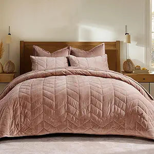 EVERGRACE 3 Pieces Luxurious Velvet King Quilts, Ultra Soft Lightweight Velvet Comforter Set, Matelasse Oversized Bedspread Coverlet for All Season with 2 Shams, Terracotta Clay, 108"x96"