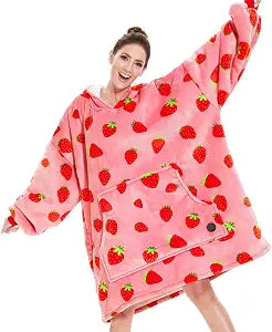 THREE POODLE Wearable Blanket Hoodie for Women, Oversized Sherpa Sweatshirt Blanket for Adults Men, Cozy Strawberry Hooded Blankets, Gifts for Teen Girls Women Mom Sister