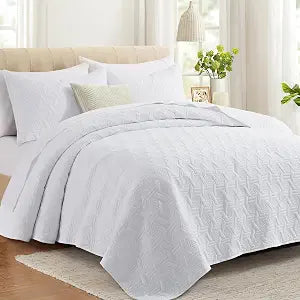 Lavsiry King Quilt Bedding Set with Pillow Shams, White