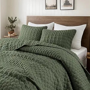 WDCOZY Olive Green Quilt King Size Bedding Set with 2 Pillow Shams, Lightweight Soft Bedspread Coverlet, Thin Comforter Bed Cover for All Season, 3 Pieces, 104x90 inches