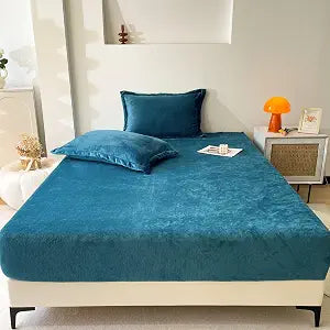 ZIQINPSQ Velvet Fitted Sheet Only, Deep Pocket Bed Sheet, Queen Teal Blue | Soft Milk Plush Fabric, Fits Mattresses up to 15 Inches Deep, No Pillowcases, Warm All Season Bedding