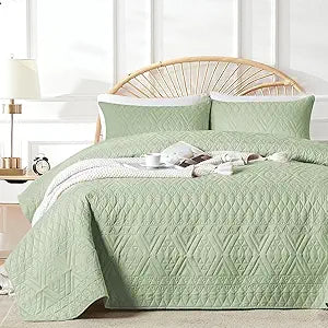 akkialla King/Cal King Size Quilt Bedding Set,Sage Green Lightweight Microfiber Soft Bedspread,Modern Style Geometric Pattern Coverlet Set for All Seasons,3 Piece(1 Quilt,2 Pillow Shams)