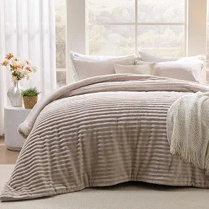 NEWCOSPLAY King Size Comforter - Super Soft Fluffy Stripe Design Bedding, Cozy Warmth for Cold Nights, Luxury Linen Bedding King Size, 90x110 Inches