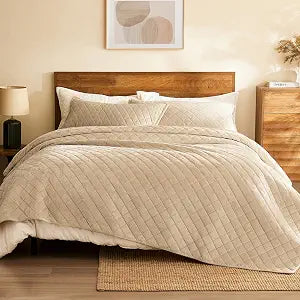 L'AGRATY Velvet Quilt King Size: 3-Piece Reversible Luxury Velvet Bedding Comforter Set - Lightweight Oversized Quilted Bedspread Coverlet with 2 Pillow Sham for All Season - Light Taupe Quilt