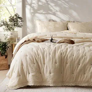 Quilt Set King Size- Lightweight Quilt Bedding Set with 2 Pillow Shams, Luxury Jump Stitch Design Bedspread Coverlet with Ruffled Lace, Pre-Washed Fabric, All Season(Camel)