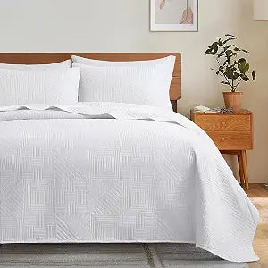 Lavsiry White Quilt Oversized California King Size with Pillow Shams, Summer Soft Geometric Pattern Bedspread, 3 Pieces Lightweight Coverlet Bedding Set for All Seasons