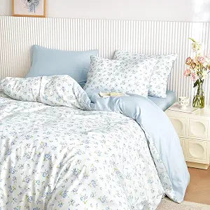 Wake In Cloud - Floral Comforter Set, Coquette Cottagecore Aesthetic Flower Shabby Chic Pattern for Women Teen Girls, Soft Lightweight Bedding, 3 Pieces, White Blue, Full Size