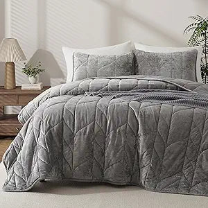 Oli Anderson Velvet Quilt Set Queen Size - Lightweight Bedspread Coverlet - Soft Velvet Comforter Set - Reversible Quilted Bedding Set for all Seasons - Charcoal Gray - 3 PCS (1 Quilt, 2 Pillow Shams)