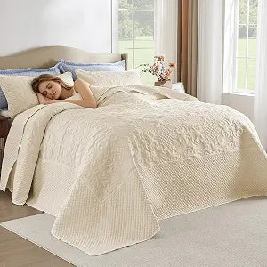 Qucover 132x120 Alaskan King Quilt Beige, Oversized King Bedspread Comforter Set, Lightweight Quilted Coverlet with Vintage Floral Pattern, Ultra Soft Cloud-Like Quilt Set Bedding for All Season