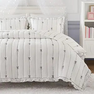 Intelligent Design Liv Queen Bow Embroidered Quilt Set, Black Ruffle Cottagecore Bedding, Reversible Down Alternative, Ultra Soft All Season, 3 Piece, Full/Queen