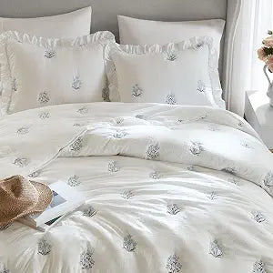 Intelligent Design Aglaia Full/Queen Blue Floral Ruffle Quilt, Modern Farmhouse Cottagecore Bedding, Ultra Soft All-Season Quilt Set with 2 Pillow Shams