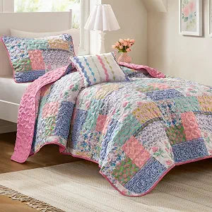 Intelligent Design Twin/Twin XL Pink Floral Patchwork Quilt Set, Reversible Teen Girls Lightweight Boho Bedding Coverlet with Sham & Decorative Pillow
