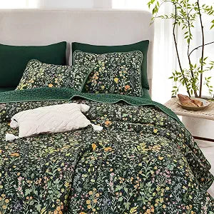 Wake In Cloud - Floral Quilt Set, Botanical Flower Shabby Chic Cottagecore Vintage Aesthetic Pattern, Reversible Lightweight Bedspread Coverlet, 3 Pieces, Dark Green, Queen/Full Size