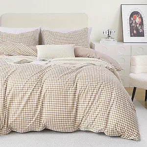 Oli Anderson Queen Comforter Set, 3 Pieces Tan Gingham Bed Comforter Queen Size, Reversible Lightweight Fluffy Checkered Bedding Set with 2 Pillowcases for All Seasons (Tan Gingham, Queen)