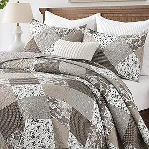 HIARUO Quilt Set Queen Size 3 Pieces Floral Patchwork Comforter Bedspread Boho Plaid Coverlet Reversible Lightweight Farmhouse Bedding with 2 Pillow Covers Shams for All Season, Brown