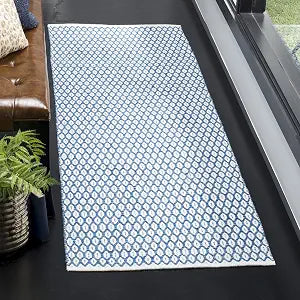 SAFAVIEH Montauk Collection Runner Rug - 2'3" x 7', Blue & Ivory, Handmade Cotton, Ideal for High Traffic Areas in Living Room, Bedroom (MTK608B)