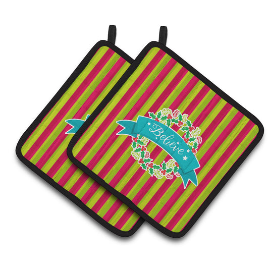Caroline's Treasures Christmas Wreath Believe Pair of Pot Holders