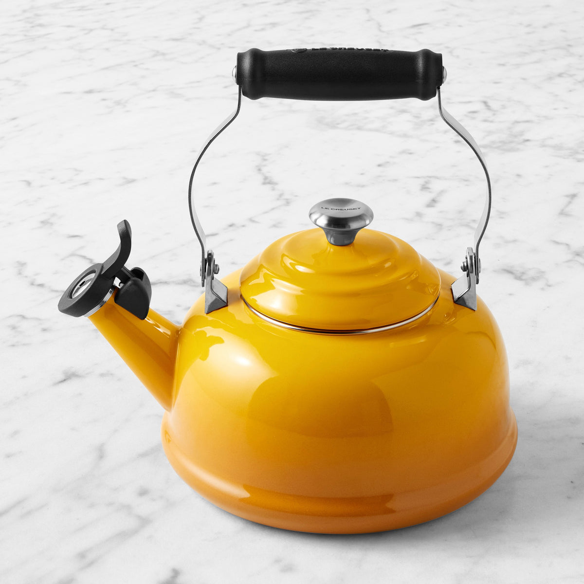 Le Creuset Classic Whistling Tea Kettle,Nectar,